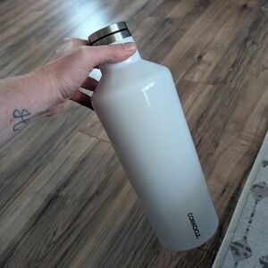 NWOT Glossy White Corckcicle 60oz Uline Stainless Canteen. Twist Close.